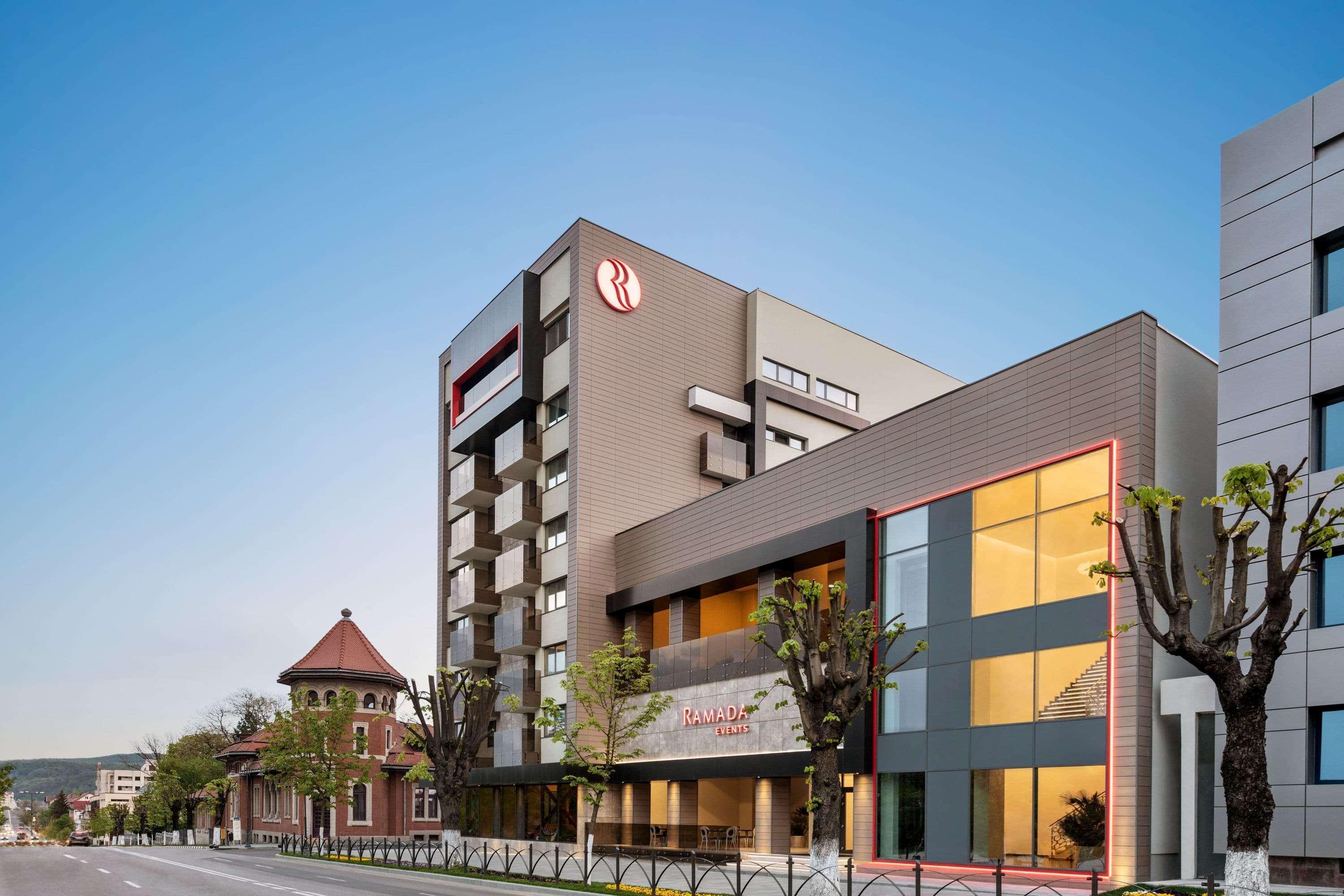 Ramada By Wyndham Ramnicu Valcea Otel Dış mekan fotoğraf